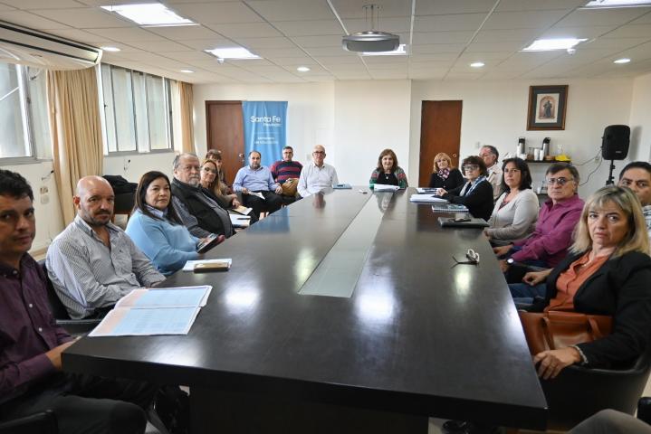 Cantero reunió a gremios estatales y docentes 