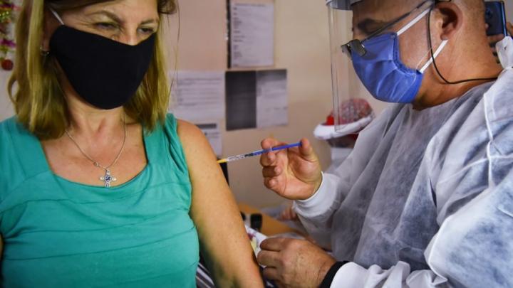Santa Fe liberó la cuarta dosis para mayores de 18 años
