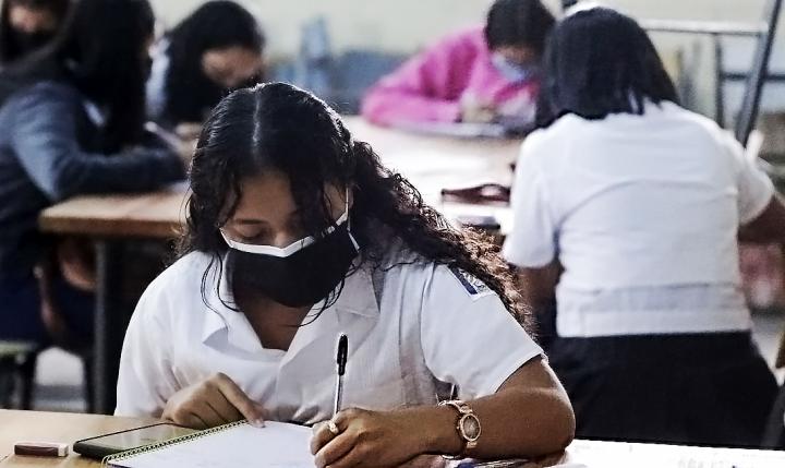 Santa Fe quiere eliminar la repitencia en el secundario 