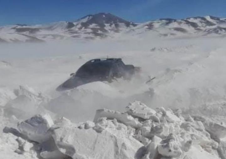 Milagro en la cordillera: rescatan a una familia varada 4 días