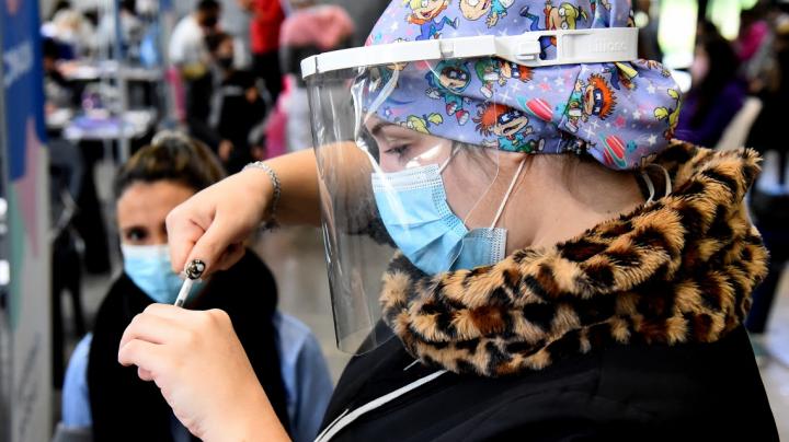 Covid: Santa Fe inicia la vacunación con quintas dosis