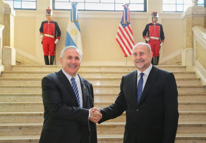 Perotti se reunió en Rosario con el embajador de EE.UU.