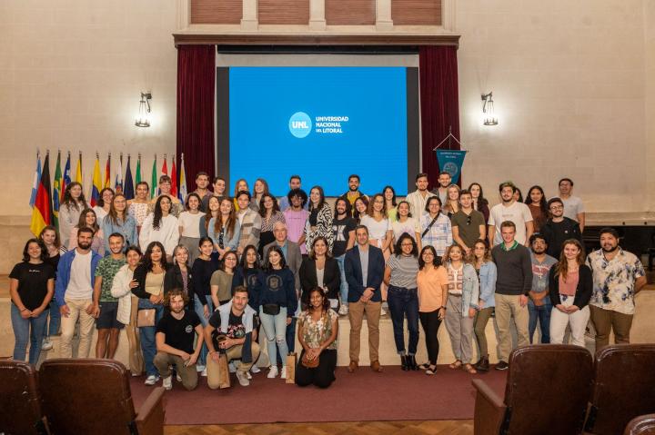 La UNL le dio la bienvenida a 71 estudiantes del mundo