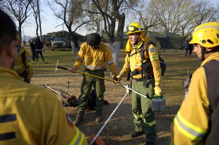 Lograron contener los incendios en las islas frente a Rosario