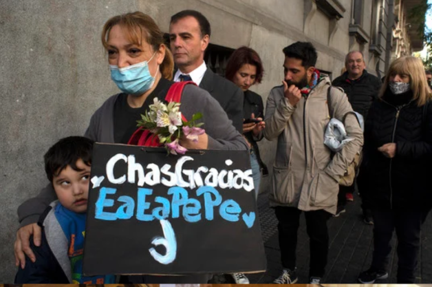 Una multitud despidió a Carlitos Balá