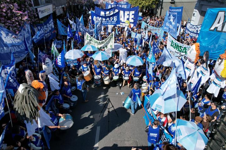 Amsafe va a la Justicia por los descuentos a los maestros