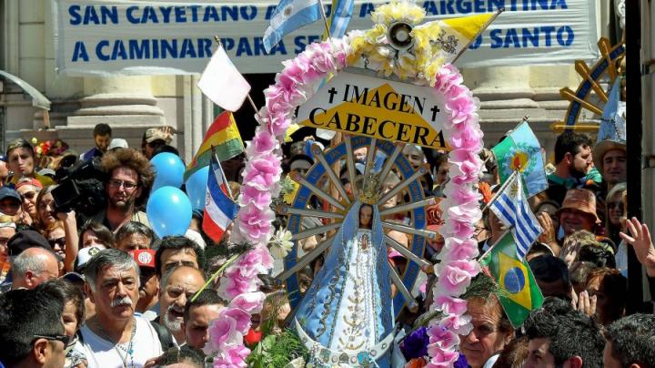 Poli pidió “encontrar la paz y la ayuda para unirse como pueblo”