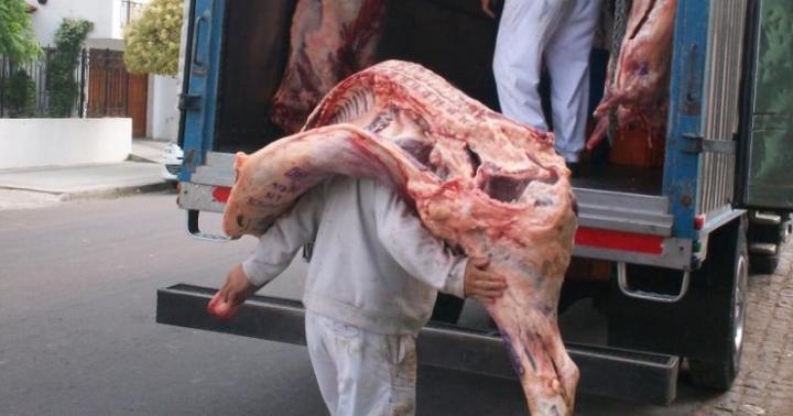El fin de la media res: la carne llegará trozada a los comercios