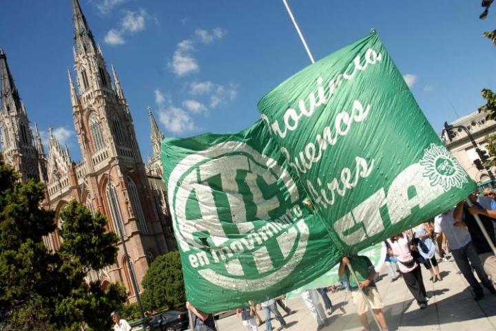 Estatales bonaerenses: 95% de aumento salarial