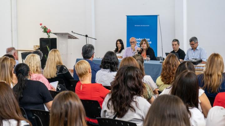 Adriana Cantero reunió a directores de toda la provincia