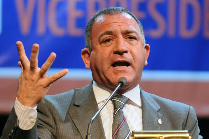 Luis Juez se tiró contra los argentinos: “Qué pueblo de mierda”