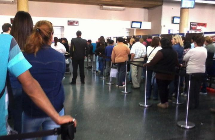 Multa de $900.000 a un banco que demoró 3 horas en atender a sus clientes