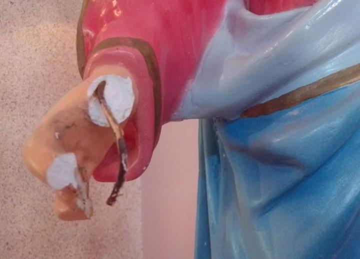 Vandalizan capillas: rompieron la mano de la Virgen