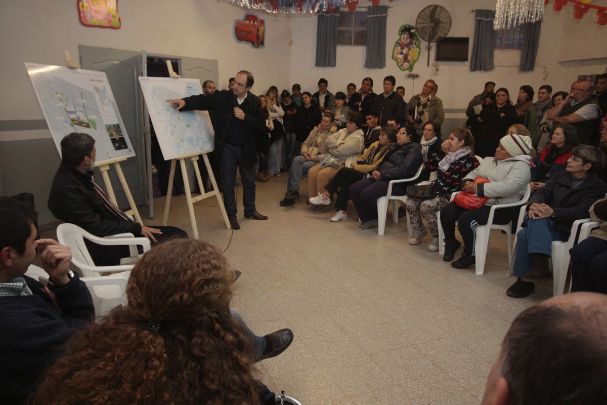 Corral se reunió con vecinos de Liceo Norte