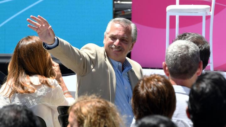 Extienden la AUH para niños y adolescentes sin cuidados parentales 