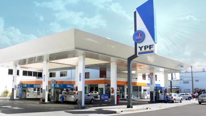 YPF continuará aceptando el pago con tarjeta de crédito