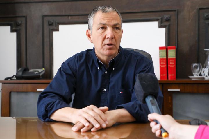 Pusineri a los docentes: “O aceptan o no se liquidan los aumentos”