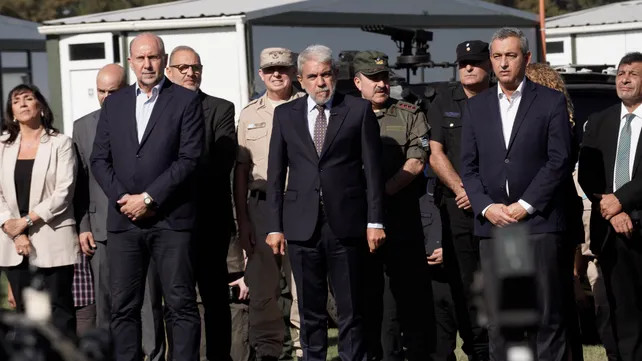 Gendarmes y policías federales ya patrullan los barrios de Rosario