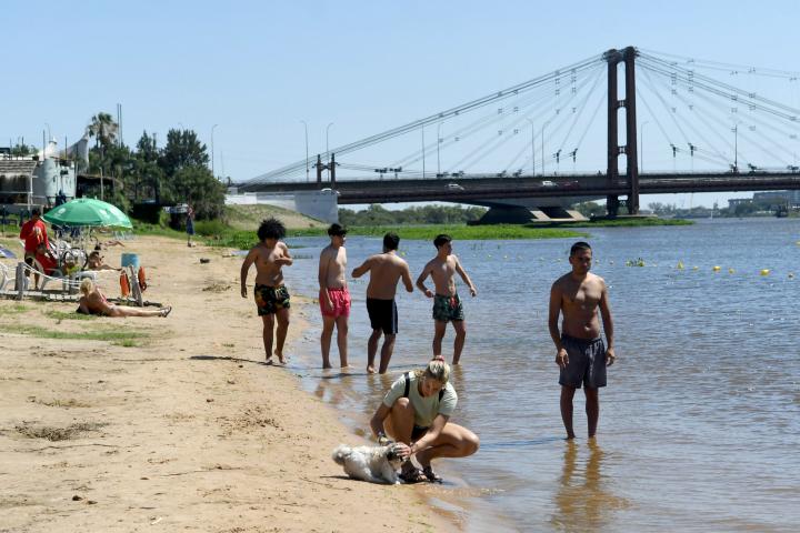 El calor no da tregua y extienden la temporada de playa