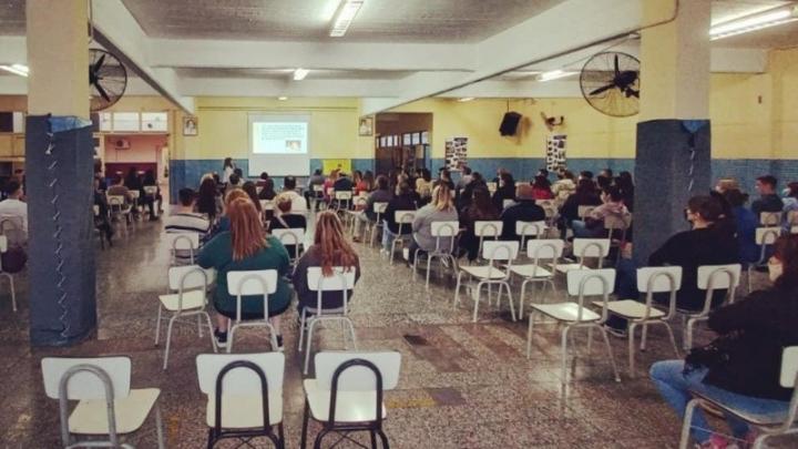 Escuela rosarina propuso a sus alumnos llevar ventiladores