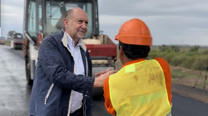 Perotti: “Vamos a superar largamente los 1500 km de caminos pavimentados”