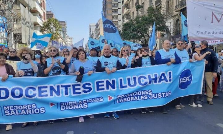 Docentes rechazan aumento del 56,2% y paran tres días