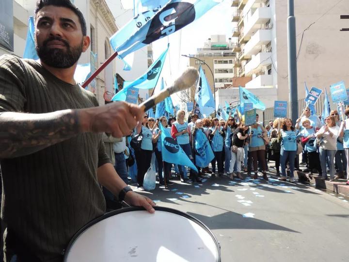 Córdoba ofreció 60% de aumento de bolsillo a los maestros 