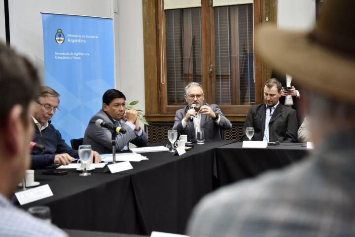 El legislador santafesino pidió asistencia los productores afectados por la sequía.