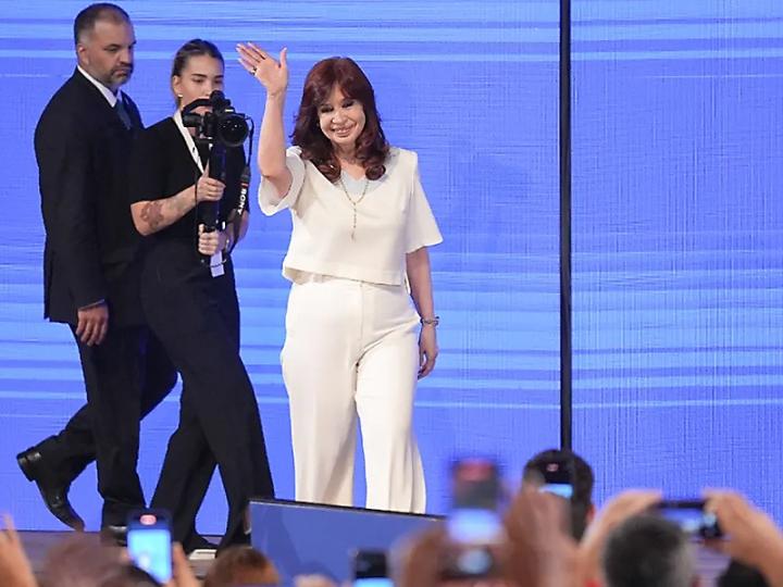 Cristina criticó con dureza la dolarización: “Es peor que la convertivilidad”