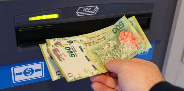 Con un aumento del 10% cobran los agentes públicos