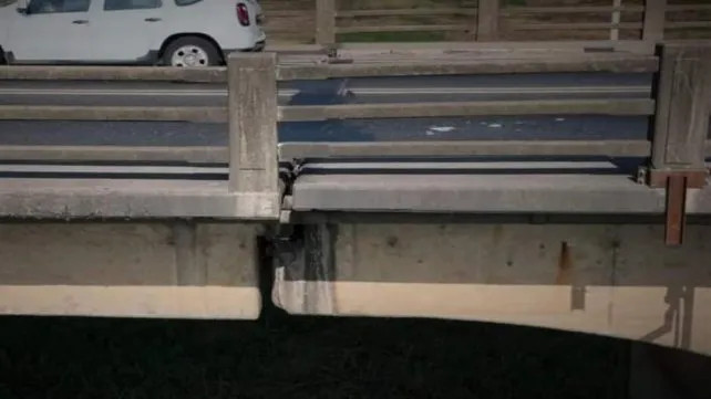 Grieta en el Puente Carretero que une Santa Fe con Santo Tomé