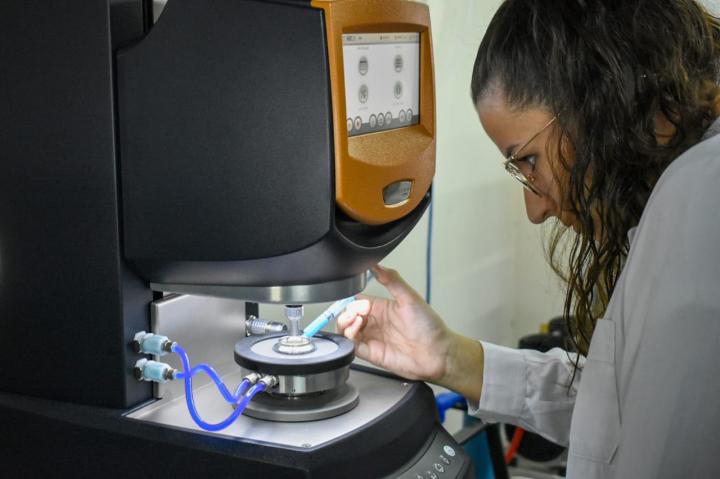 Santa Fe adjudicó becas a mujeres estudiantes de ingeniería