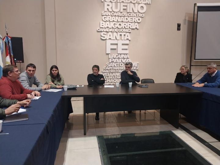 Municipales de Santa Fe logran 75% de aumento salarial