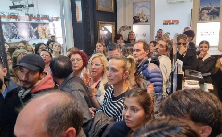 Cancelan viaje de egresados y los padres estallaron