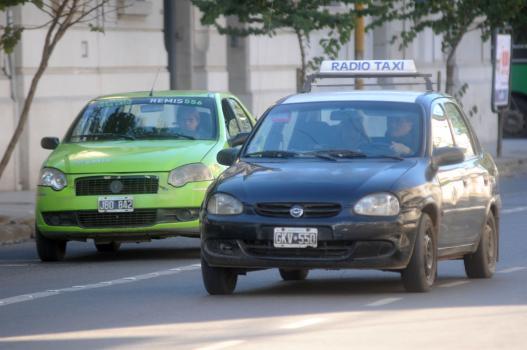 Taxis y remises de Santa Fe se suben a la suba de precios
