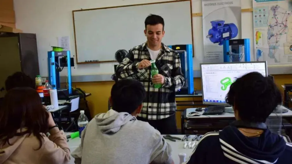 Un profesor de Bariloche fue seleccionado entre los 50 mejores docentes del mundo