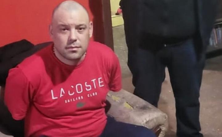 Detienen a un periodista acusado por corrupción de menores