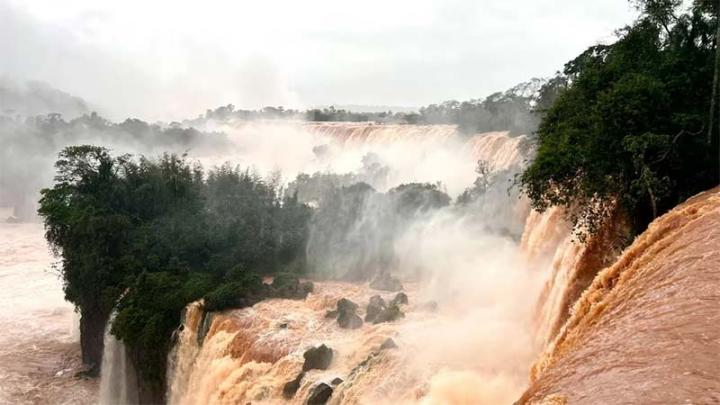 Cataratas del Iguazú: impresionantes paisajes por la crecida