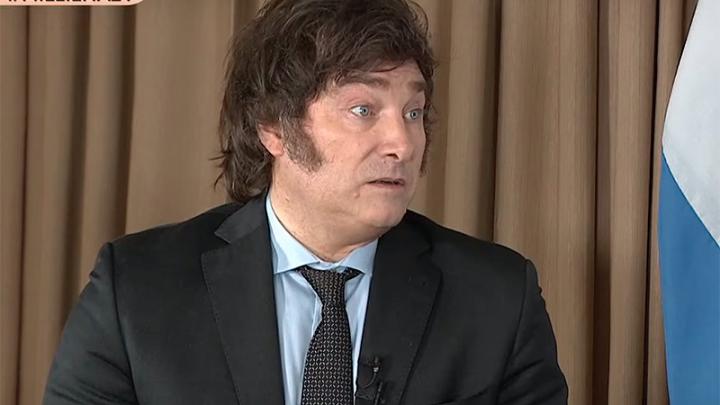 Milei y los créditos UVA: “Nadie les puso una pistola para que los tomen”