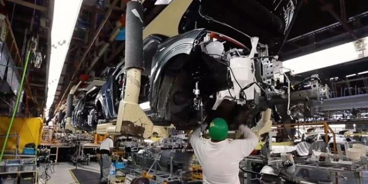 Tres automotrices abrieron planes de retiros voluntarios