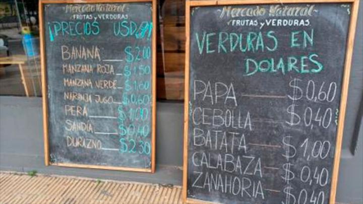 Una verdulería de Santa Fe publicó los precios en dólares
