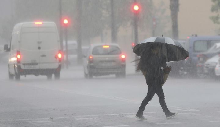 Rige un alerta por tormentas y abundante caída de agua