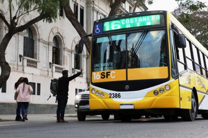 El colectivo es el medio más utilizado para llegar al trabajo