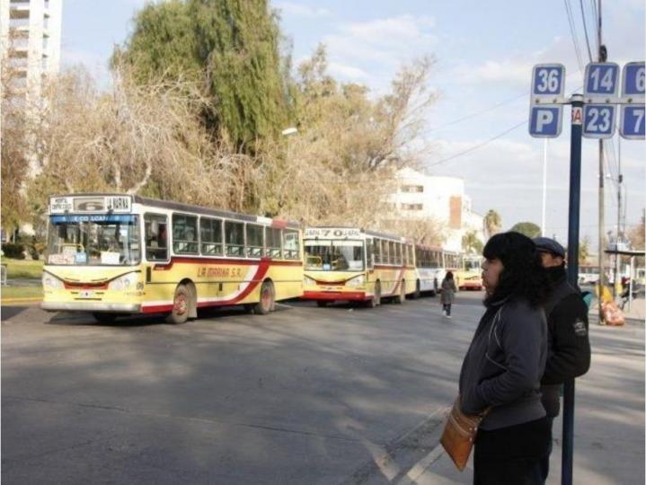 No hay colectivos urbanos ni interurbanos en Santa Fe