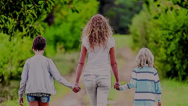 Ordenan que dos hermanos lleven el apellido de la mamá