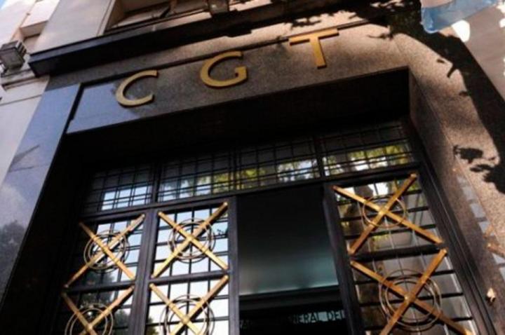 La Justicia habilitó la feria para tratar el amparo contra el DNU