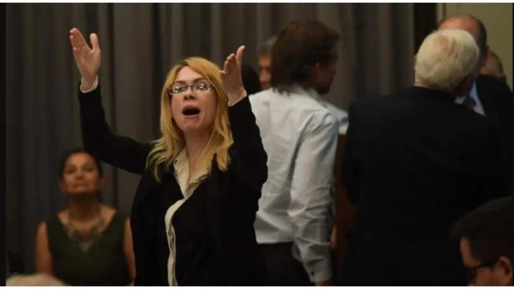 El gobierno mandó a los artistas a “agarrar la pala”