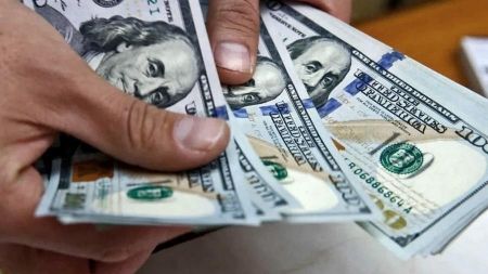 El dólar se incendió: 1240 pesos el blue y es récord histórico