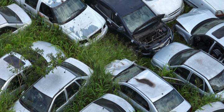 Otra herencia de Perotti: compactarán 1000 vehículos abandonados