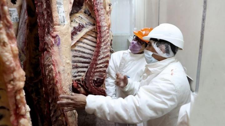 Trabajadores de la carne: suba de 190% en febrero y 230% en marzo